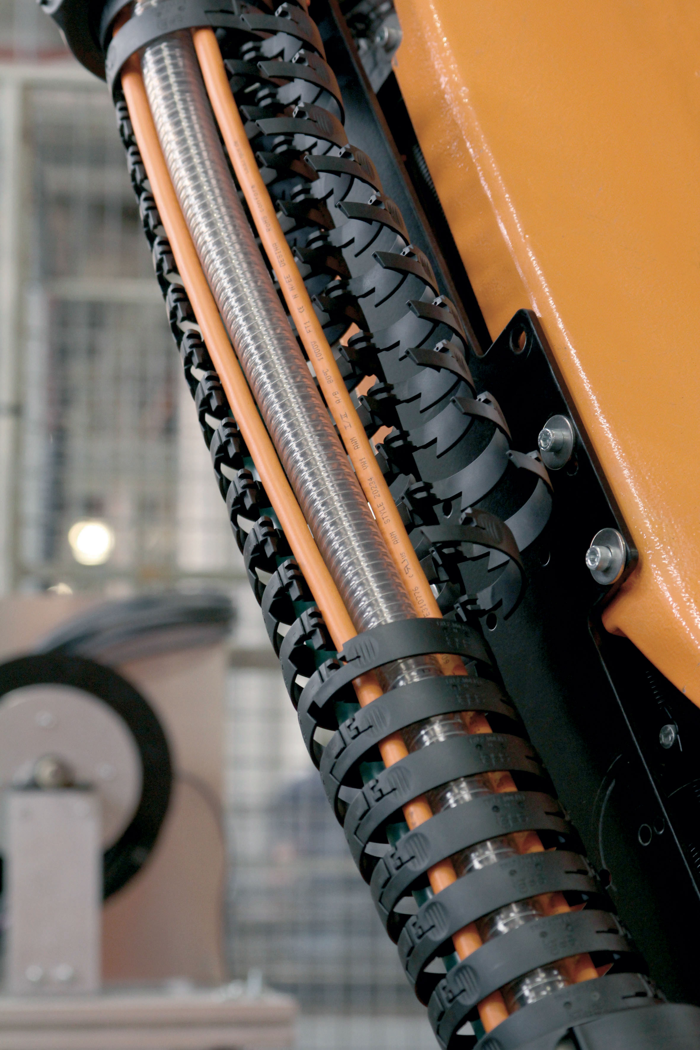 Folding Energy Chain